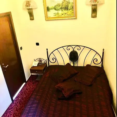 Voila Homestay *
