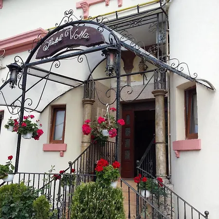 Voila Homestay *